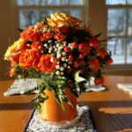 centrotavola di fiori - vaso di rose arancioni