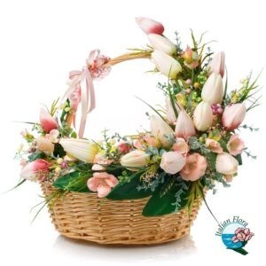 Cesto di tulipani bianchi e fiori rosa