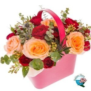 Cesto di rose rosse e arancioni